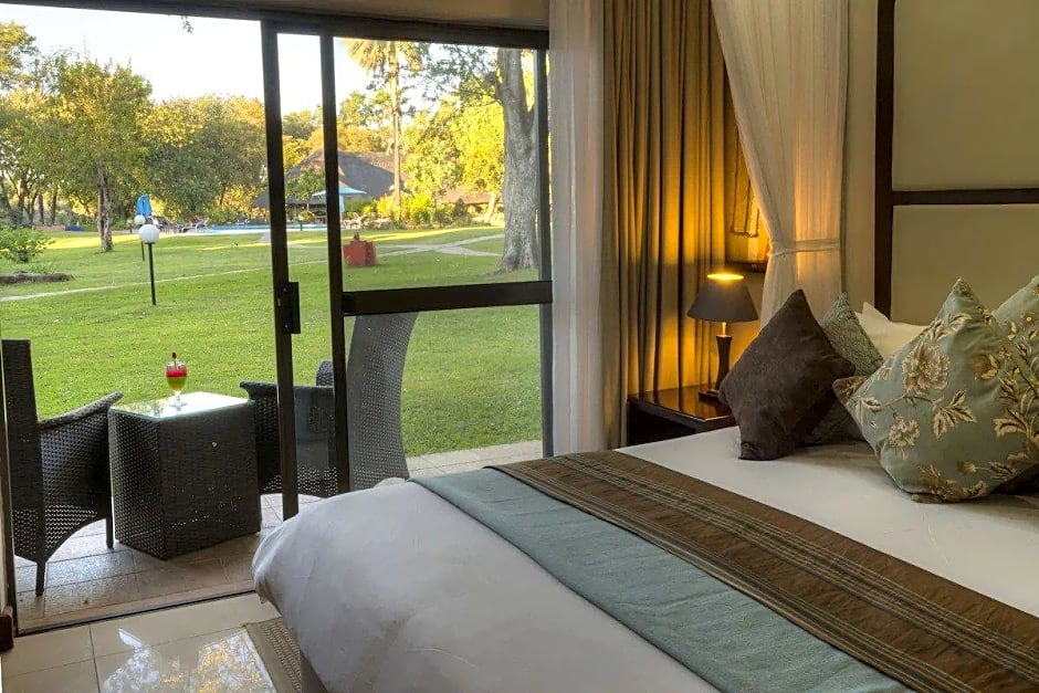 Azambezi River Lodge