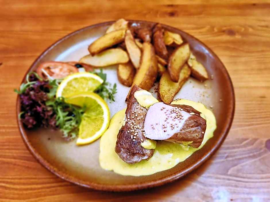 Country Saloon Belá