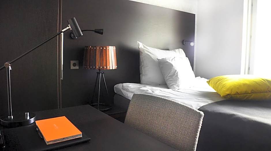 Home Hotel Plaza