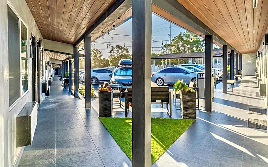 Monterey Surf Inn