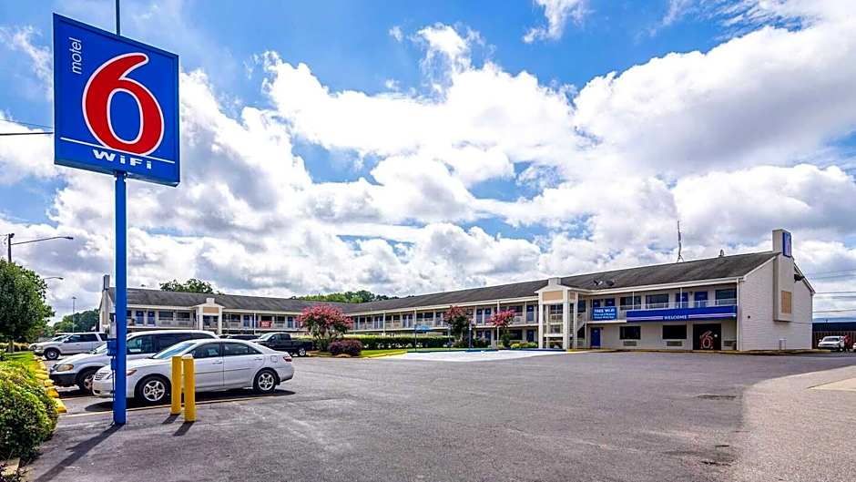 Motel 6-Anniston, AL