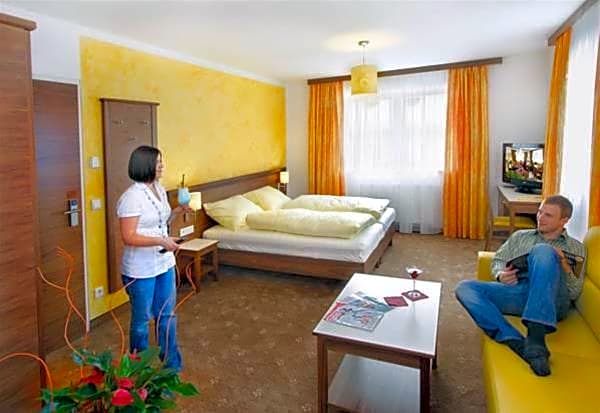 EB Hotel Garni