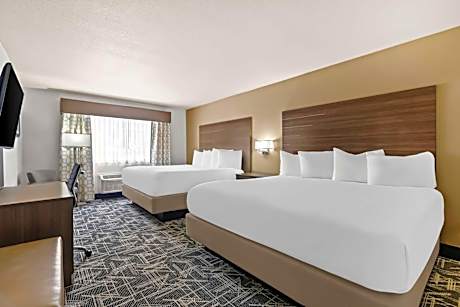 Executive King Suite with Four King Beds and Wet Bar