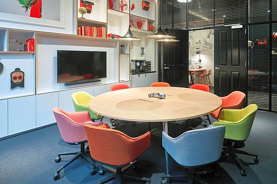 citizenM Los Angeles Downtown