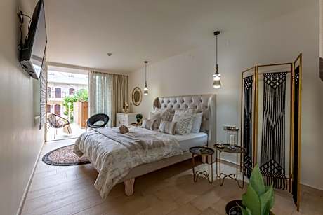 Junior Suite with Garden View