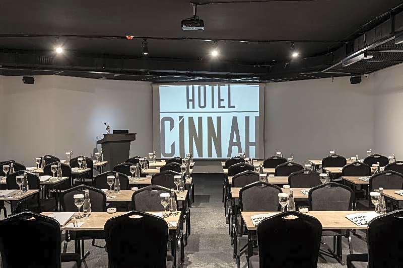 Hotel Cinnah