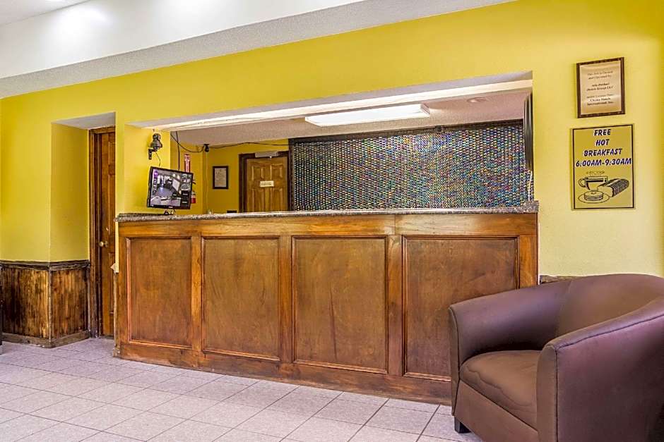 Travelodge by Wyndham Macon West