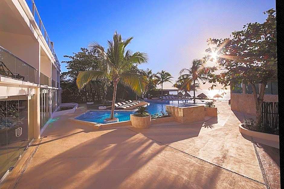 Le Reve by Mij - Beachfront Hotel