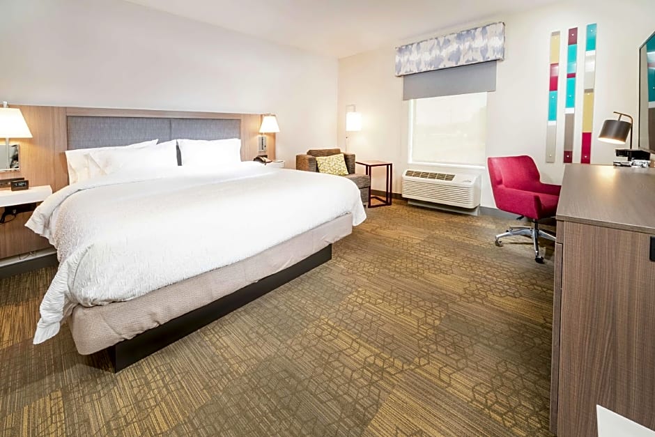 Photo 1 of 2 of 1 King Bed, Hearing/Mobility Accessible, Bathtub