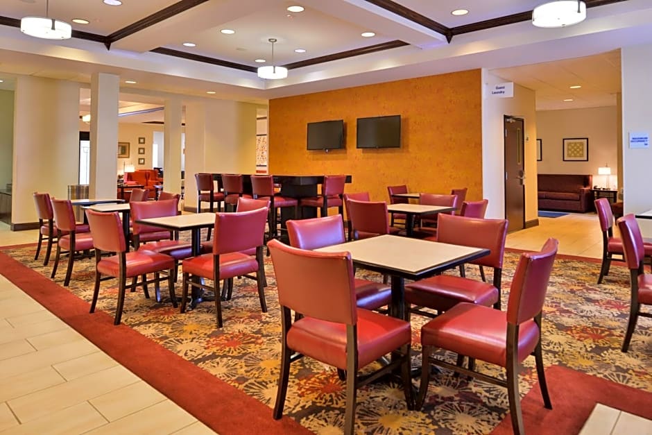 Holiday Inn Express & Suites Pittsburg By IHG