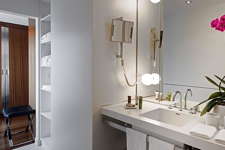 The Hotel Lucerne, Autograph Collection by Marriott