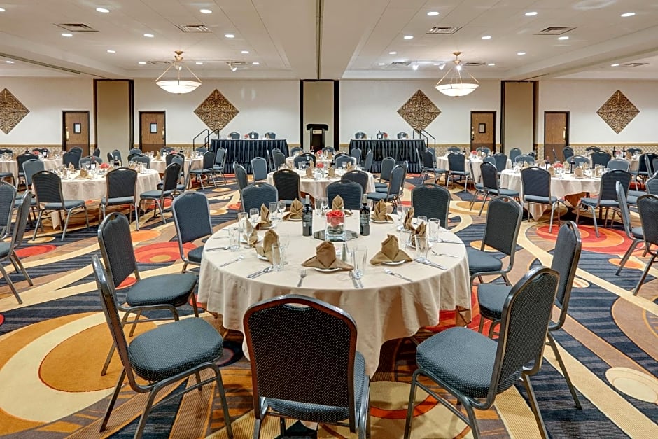 Wyndham Riverfront Hotel