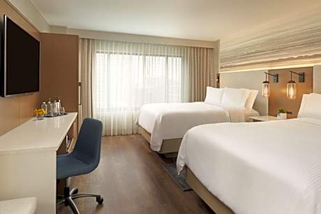 Traditional Double Room with Two Double Beds and Adapted Tub - Mobility Accessible