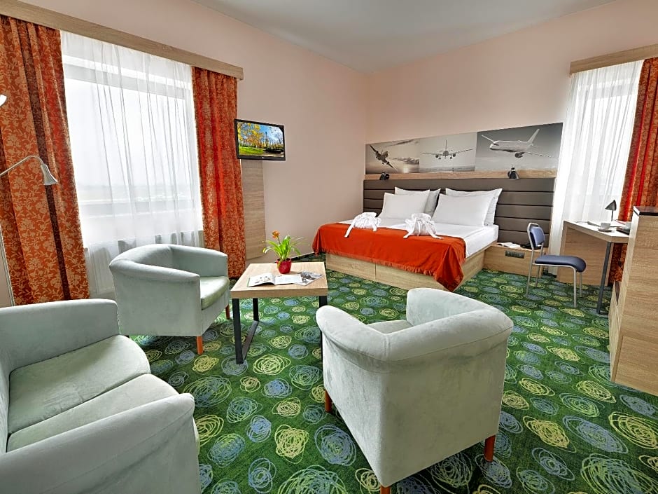 Ramada Airport Hotel Prague