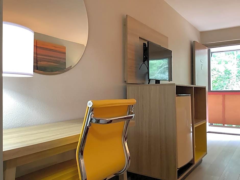 Days Inn by Wyndham Kingdom City