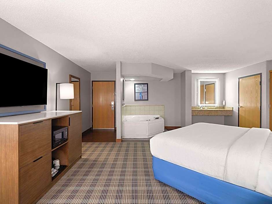 AmericInn by Wyndham Shakopee Near Canterbury Park