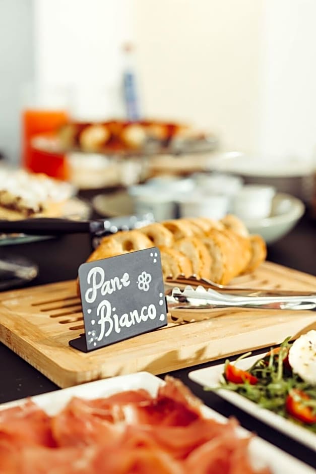 Marina Gardens Boutique & Suites