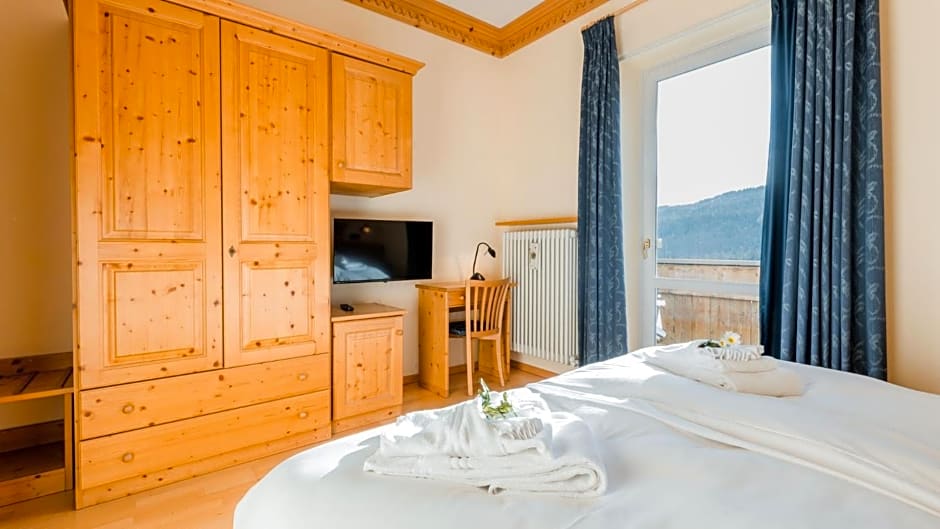 HOTEL DOLOMITI di De Martin D Oscar