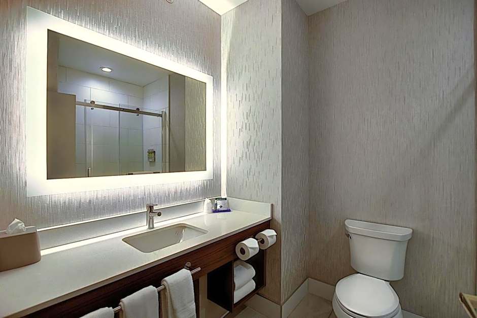 Holiday Inn Express Airport Calgary By IHG