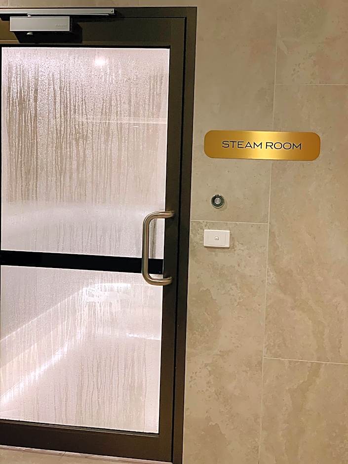 SkyGarden Luxury Condo at The Glen by Live Local