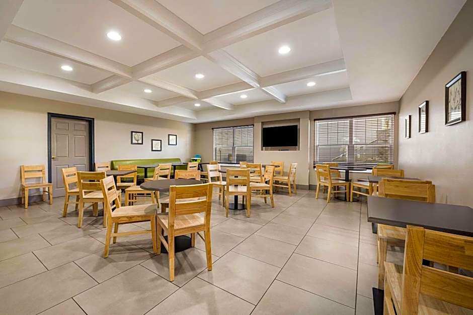 Country Inn & Suites by Radisson, Freeport, IL