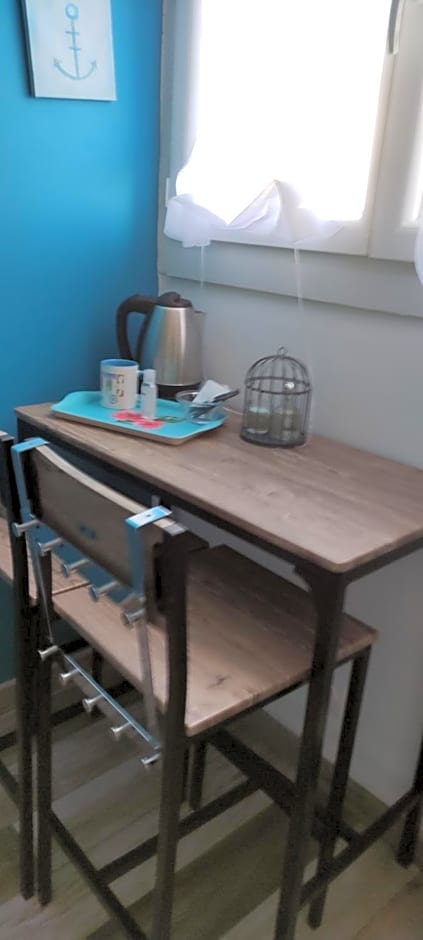 chambres bleues côté plage et aéroport climatisées et parking gratuit