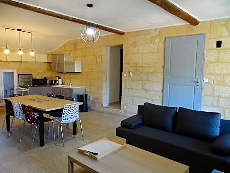 Apartment-Apartment-Ensuite with Bath-Balcony