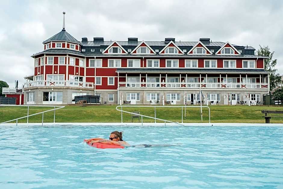 Grand Arctic Resort