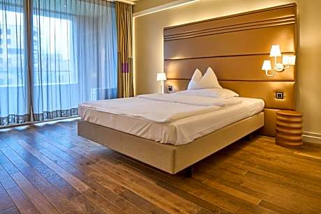 Superior Double Room with Balcony and Riverview