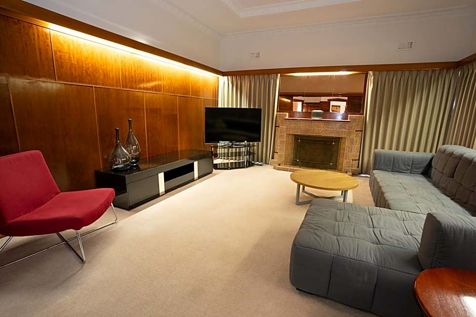 Sovereign Park Motor Inn