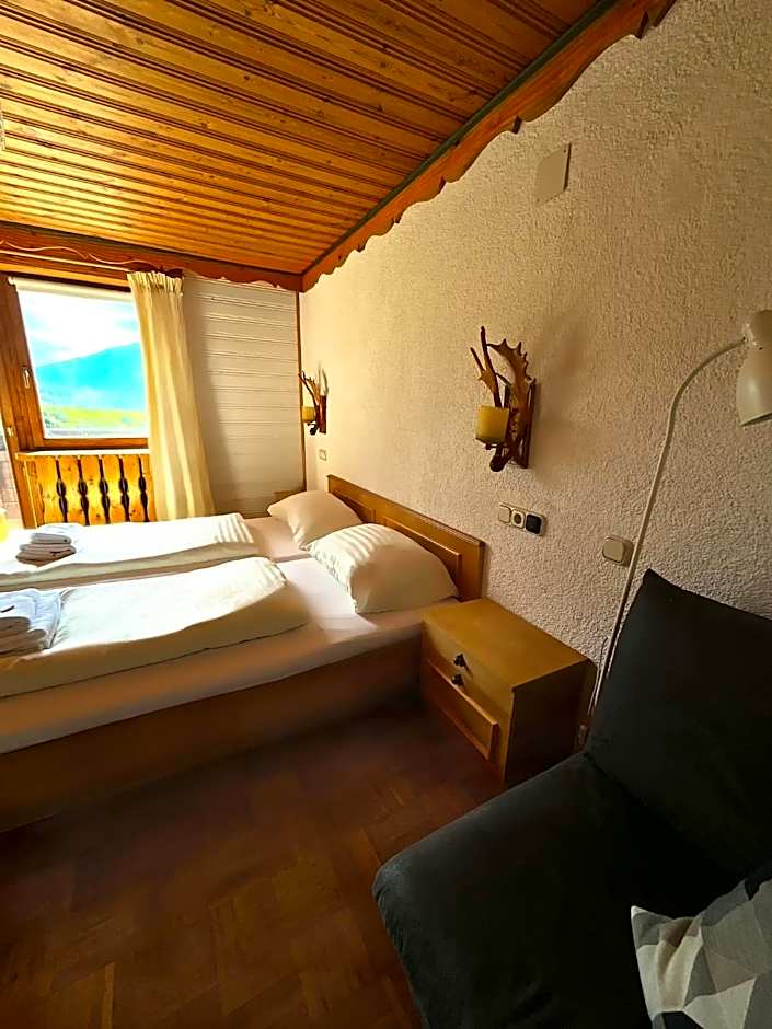 Hotel Wildrose