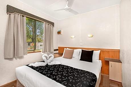 Superior Queen Cabin