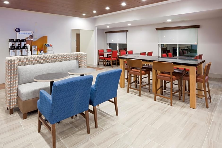 Holiday Inn Express Hotel & Suites Dickinson By IHG