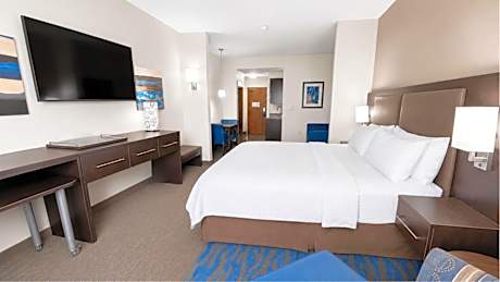 King Suite with Jetted Tub and Single Sofa Bed
