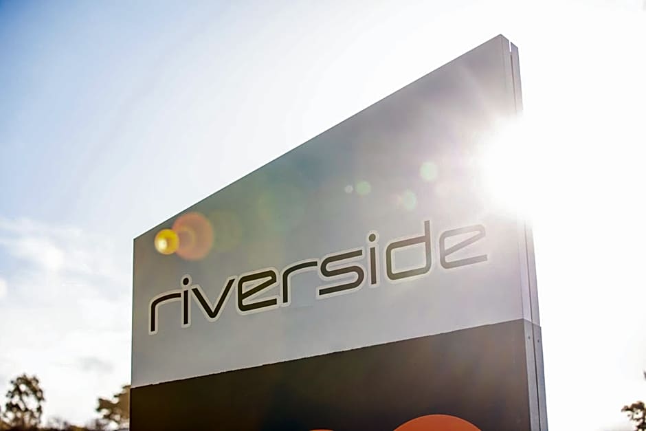 Nightcap at Riverside Hotel