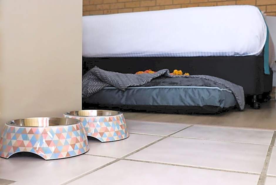 Kennedy Drive Boutique Motel & Nursery- Close To City Centre & Airport