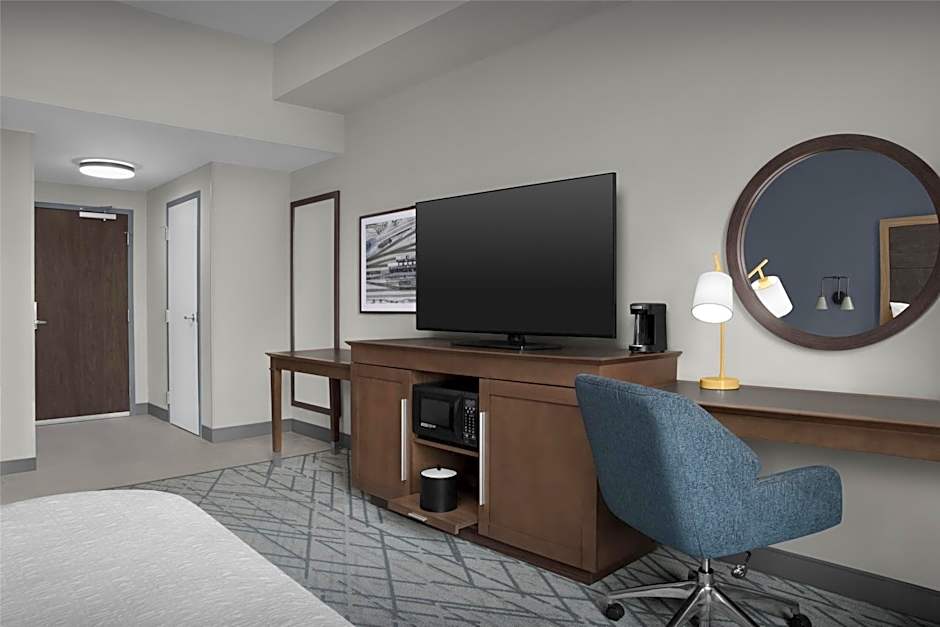 Hampton Inn By Hilton Indianapolis Downtown Across from Circle Centre