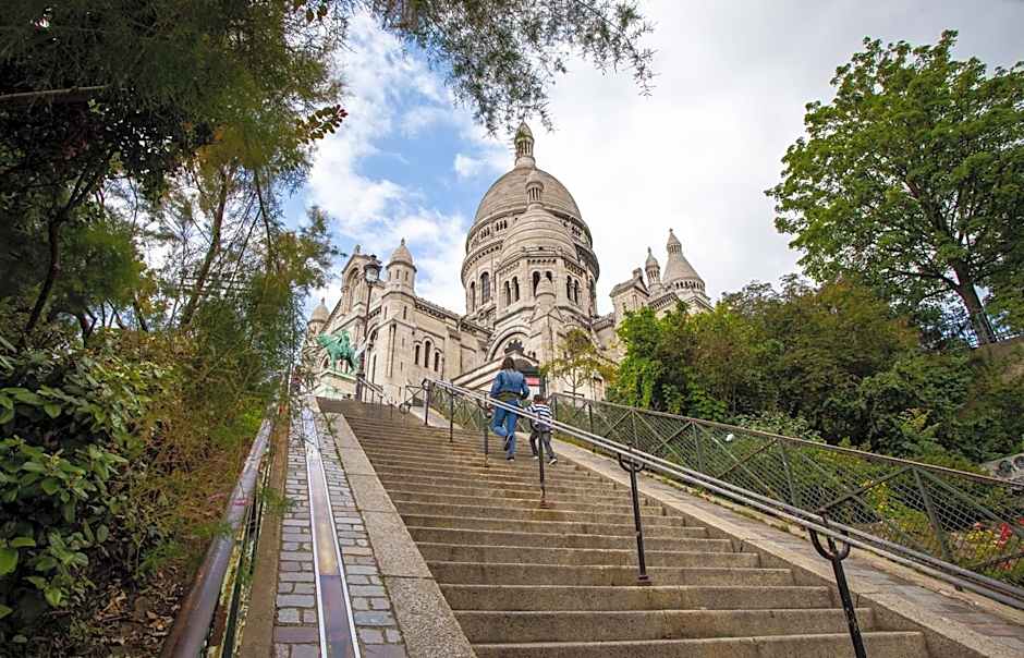 Le Village Montmartre by Hiphophostels