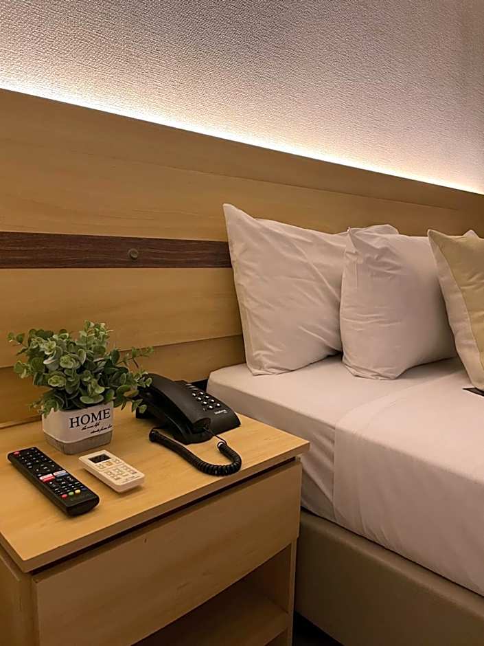 Flat PRAIA Home Experience Dante Michelini