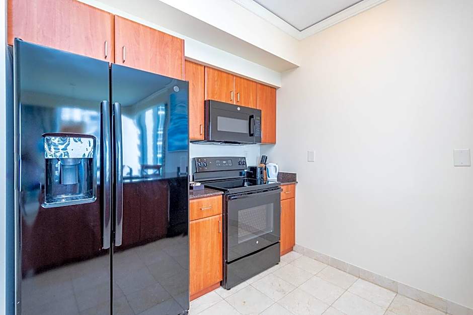 TRUMP INTL 2 BEDROOM APARTMENT 1600 Sqf Ocean and Bay View