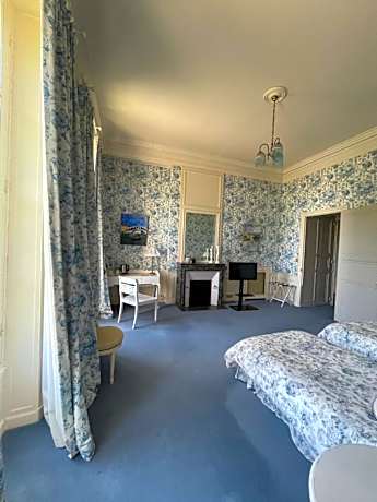 Twin Room with Private Bathroom