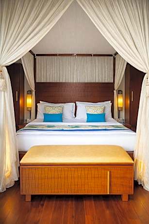 One-Bedroom Villa with Private Pool and Free Floating Breakfast