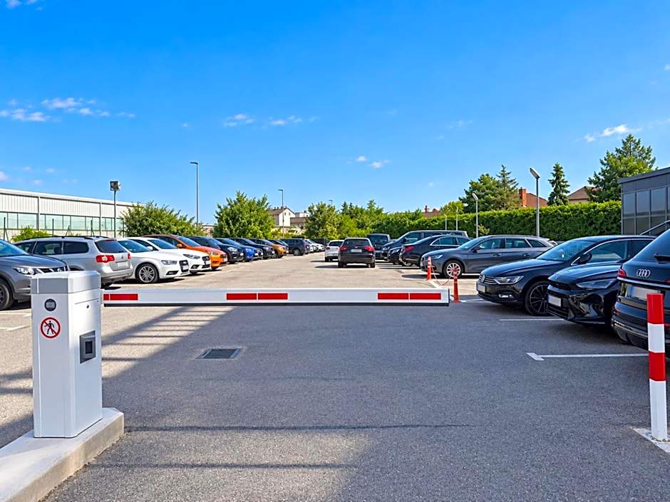 Arion Airport Hotel