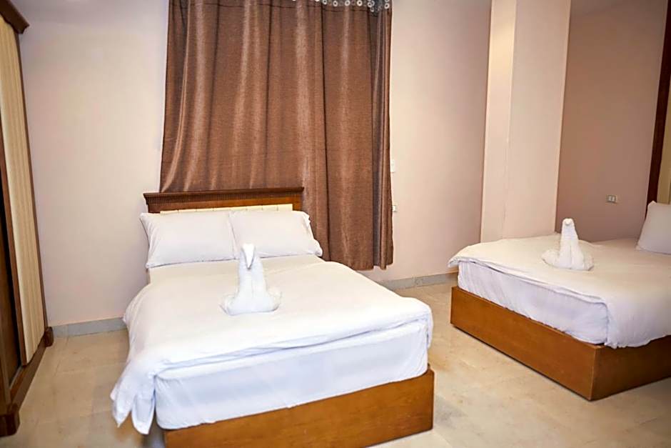 Grand Pyramid View Hotel