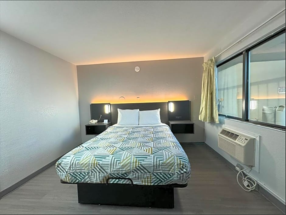 Motel 6-Janesville, WI