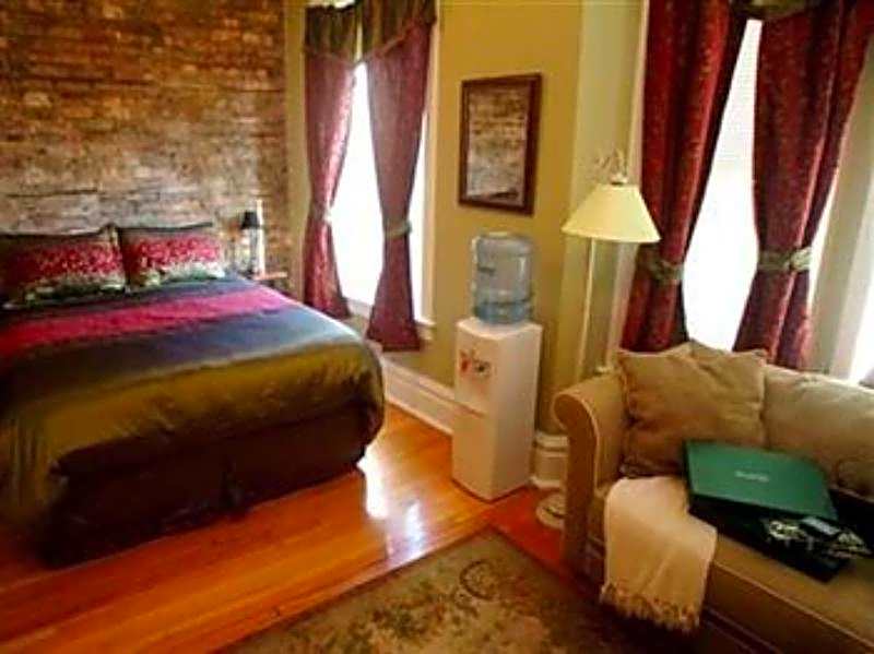 Old Chicago Inn