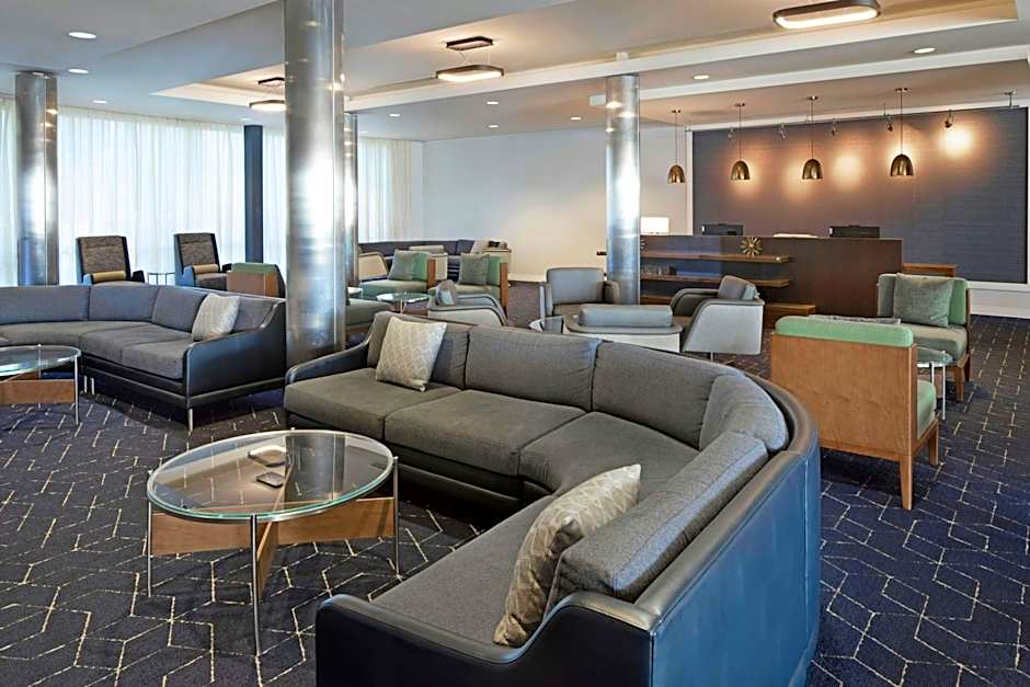 Courtyard by Marriott Long Beach Airport