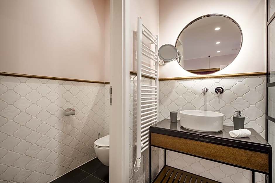 Budapest Eye- Boutique Suites, by BQA