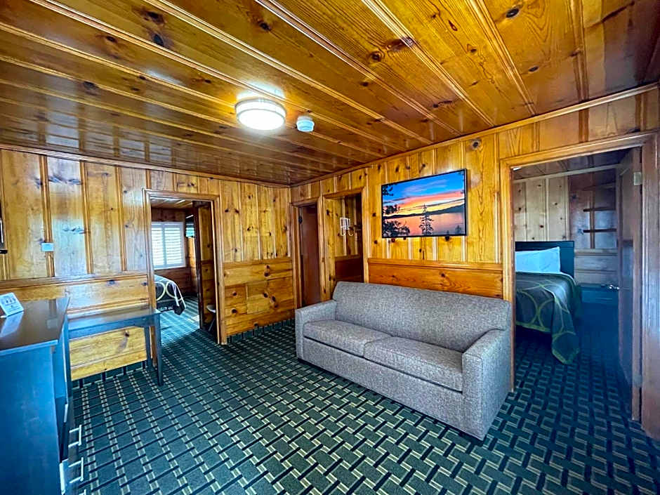 Pinewood Inn