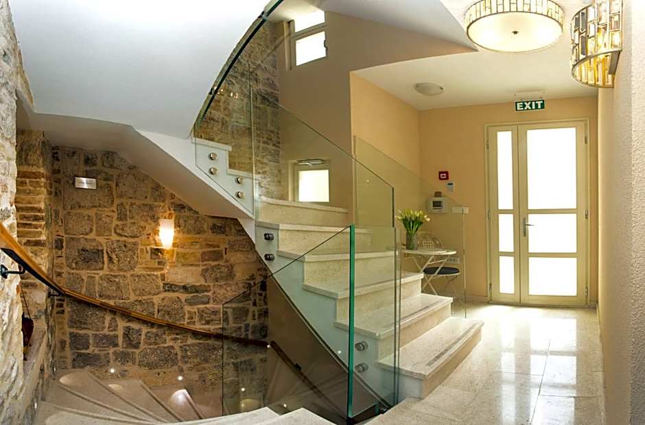 Aspalathos Residence